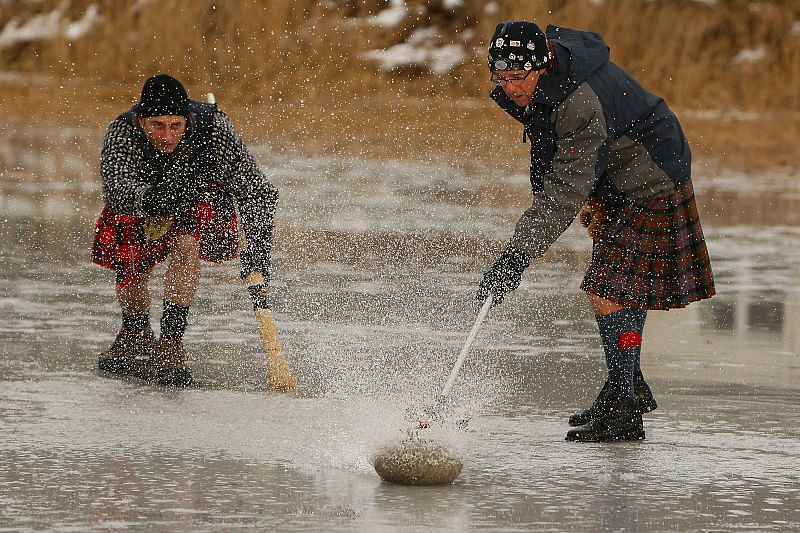 Aún ahora, en Escocia se tiene muy en cuenta quienes inventaron el curling.