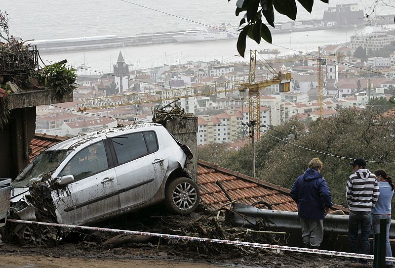 40 MUERTOS POR EL TEMPORAL EN MADEIRA