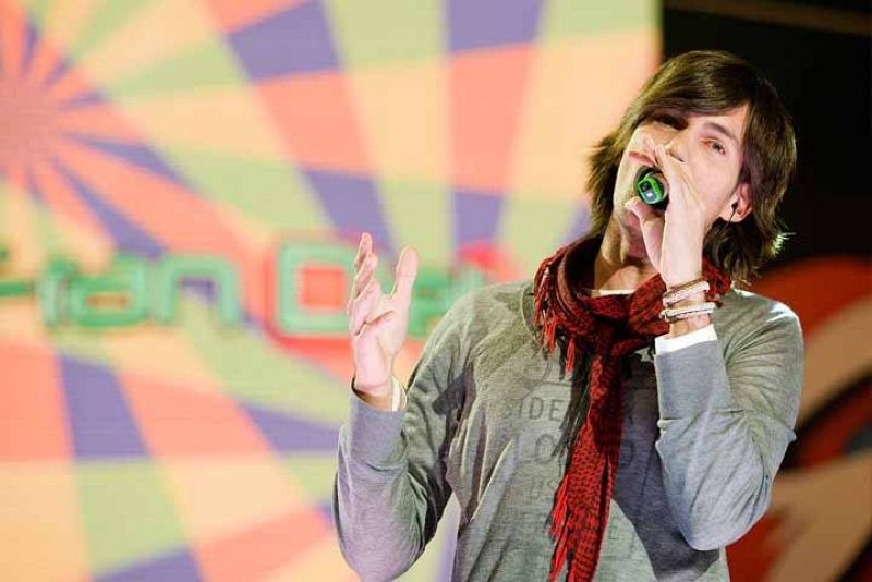 Fran Dieli interpreta su canción, "Cuando se trata de tí"