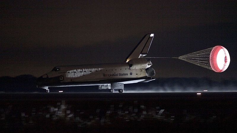 el riesgo de mal tiempo y de lluvias y nubes bajas había amenazado con derivar su llegada hacia la base aérea Edwards, en California.