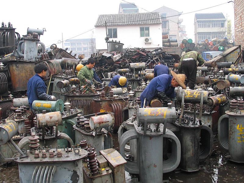 En China, se estima que los restos procedentes de teléfonos móviles se multiplicarán por siete en la próxima década.