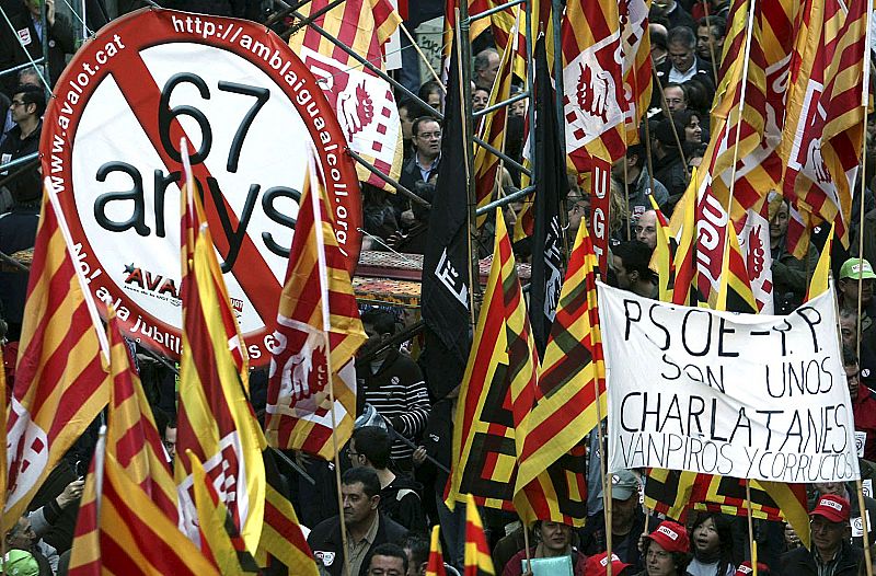 MILES DE PERSONAS SE MANIFIESTAN EN BARCELONA CONTRA LA REFORMA DE PENSIONES