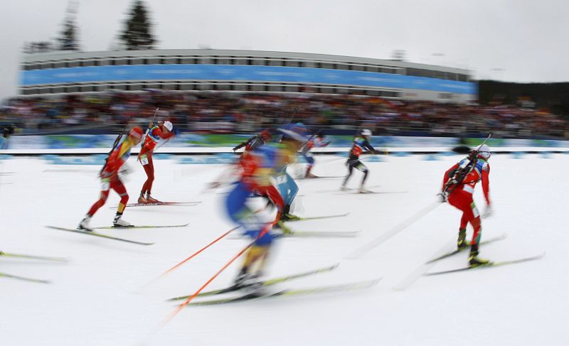 Esquiadoras durante la prueba de 4 x 6 km en Biatlón.