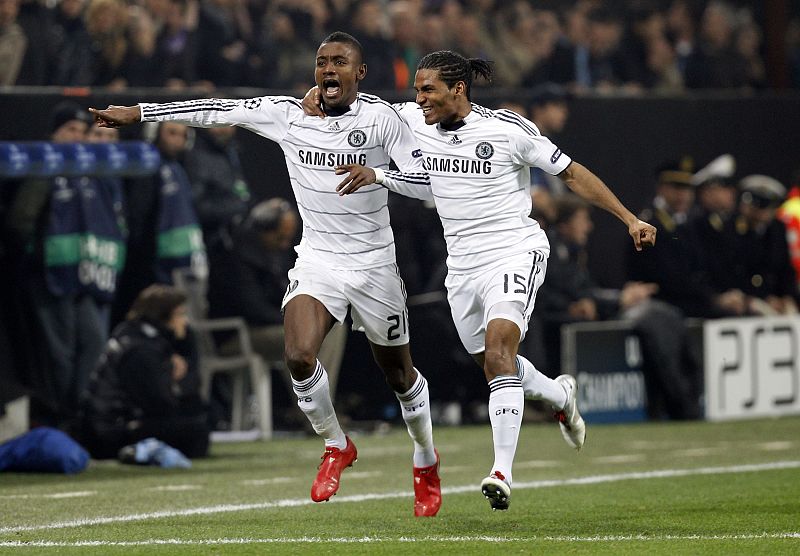 Kalou celebra su tanto ante el Inter.