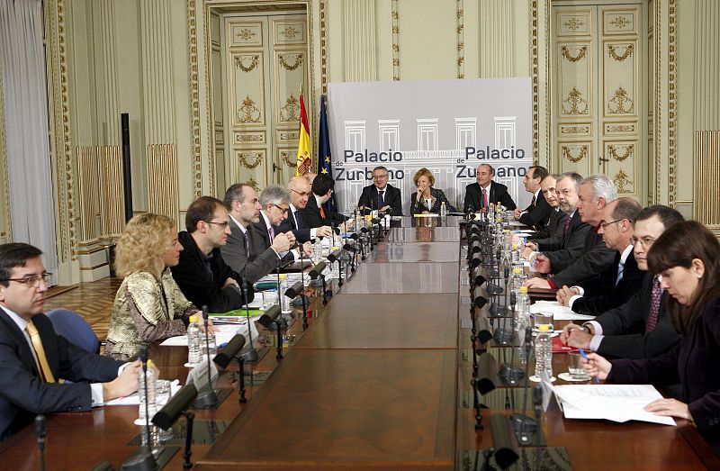 REUNIÓN ENTRE GOBIERNO Y PARTIDOS PARA BUSCAR UN PACTO ANTICRISIS