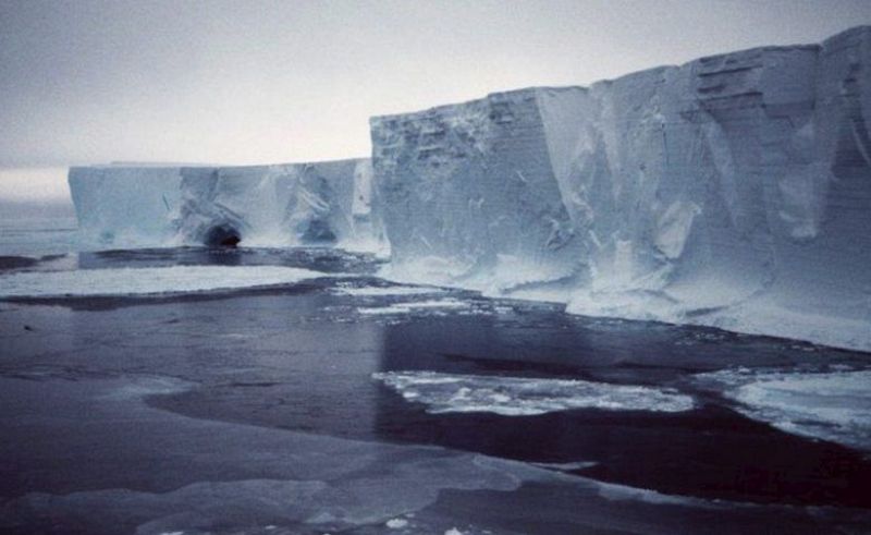 COLISIÓN ENTRE EL ICEBERG B9B Y LA LENGUA DEL GLACIAR MERTZ