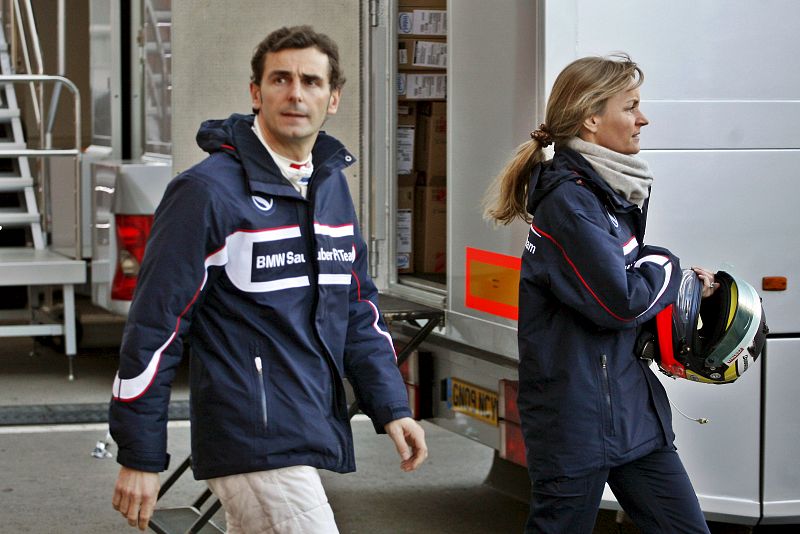 Pedro Martínez de la Rosa (BMW), a su llegada al box.