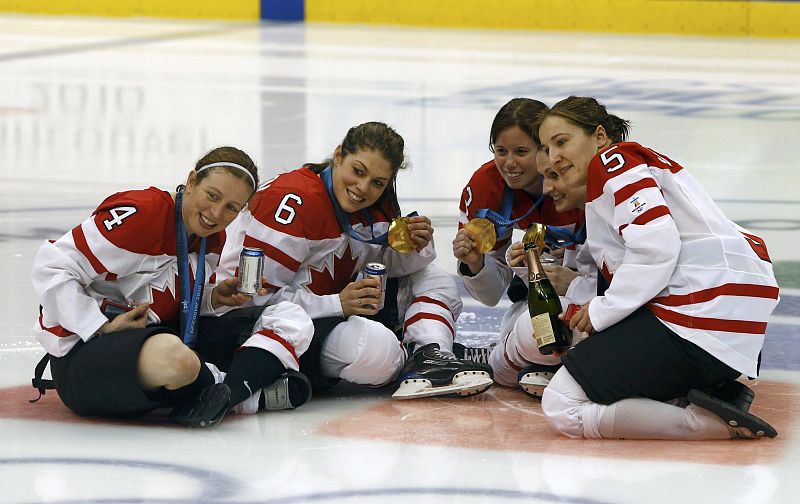 Las jugadoras se animaron a beber poco a poco.