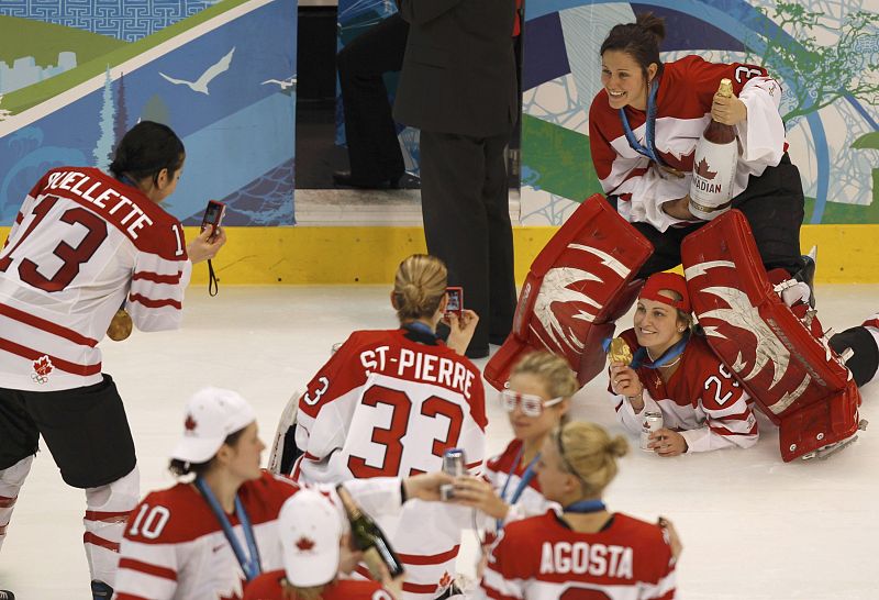 Además del oro, se celebrarba que es la tercera presea de oro consecutiva en JJOO.