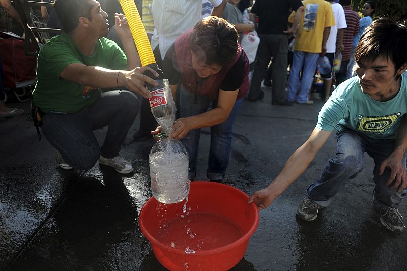 El agua llega a algunas zonas gracias a los camiones cisterna.