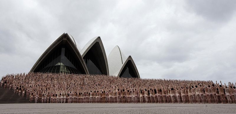 La fotoinstalación de Tunick se inscribe en los actos del Orgullo Gay que concluirán el sábado con un desfile