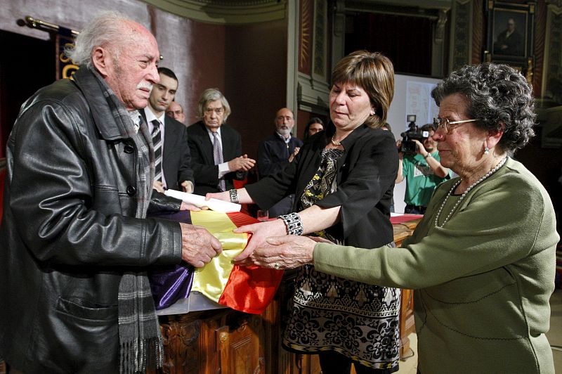 ENTREGA DE LOS RESTOS DE LOS 15 PRESOS ENTERRADOS EN VALDENOCEDA (BURGOS)