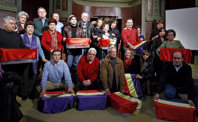 ENTREGA DE LOS RESTOS DE LOS 15 PRESOS ENTERRADOS EN VALDENOCEDA (BURGOS)