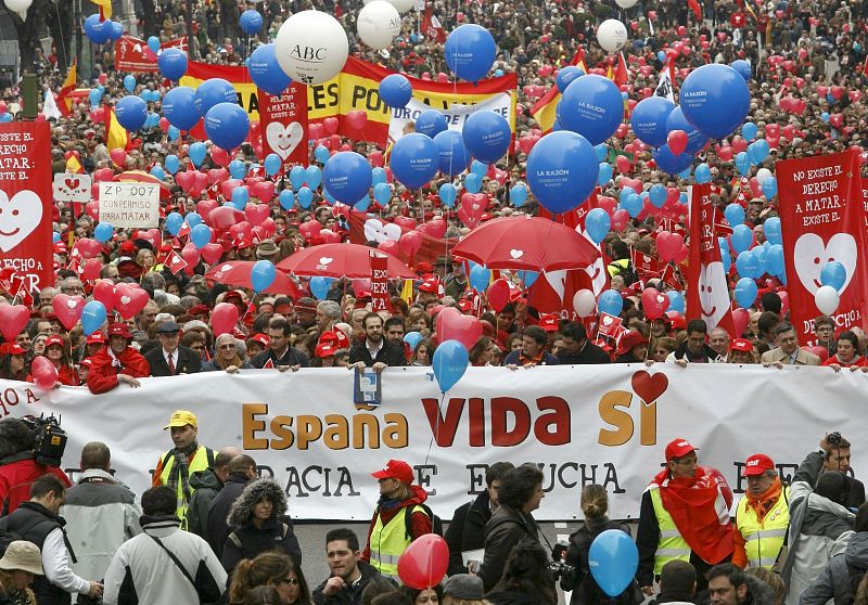 MILES DE PERSONAS PIDEN EN LA CALLE LA DEROGACIÓN DE LA LEY DEL ABORTO