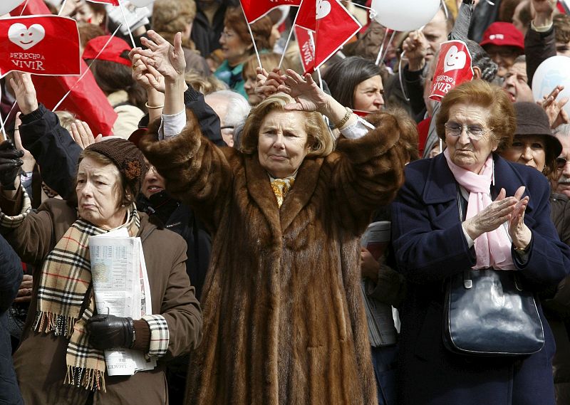 MILES DE PERSONAS PIDEN EN LA CALLE LA DEROGACIÓN DE LA LEY DEL ABORTO