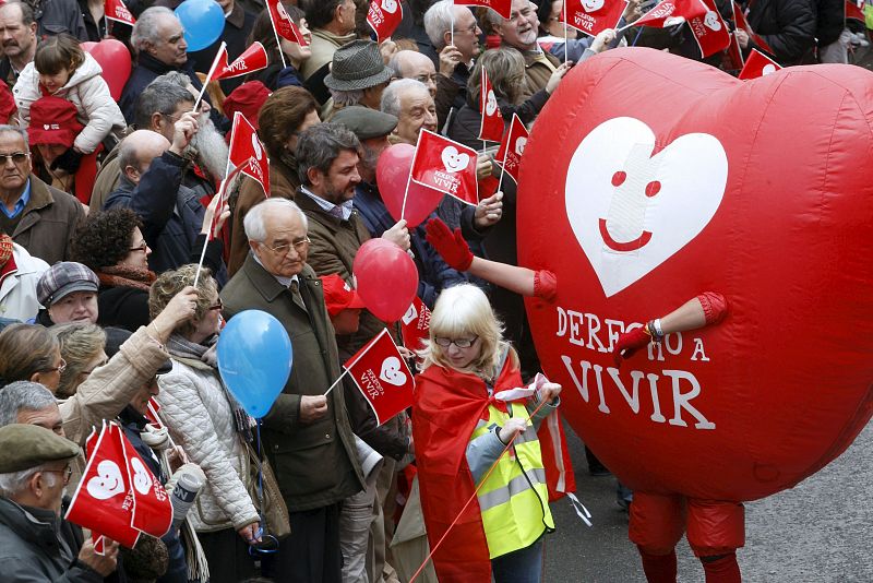 MILES DE PERSONAS PIDEN EN LA CALLE LA DEROGACIÓN DE LA LEY DEL ABORTO