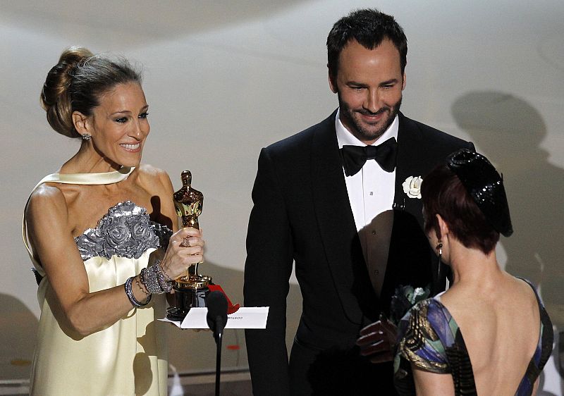 Actress Parker and director Ford present Oscar for best costume design to Powell for "The Young Victoria," in Hollywood