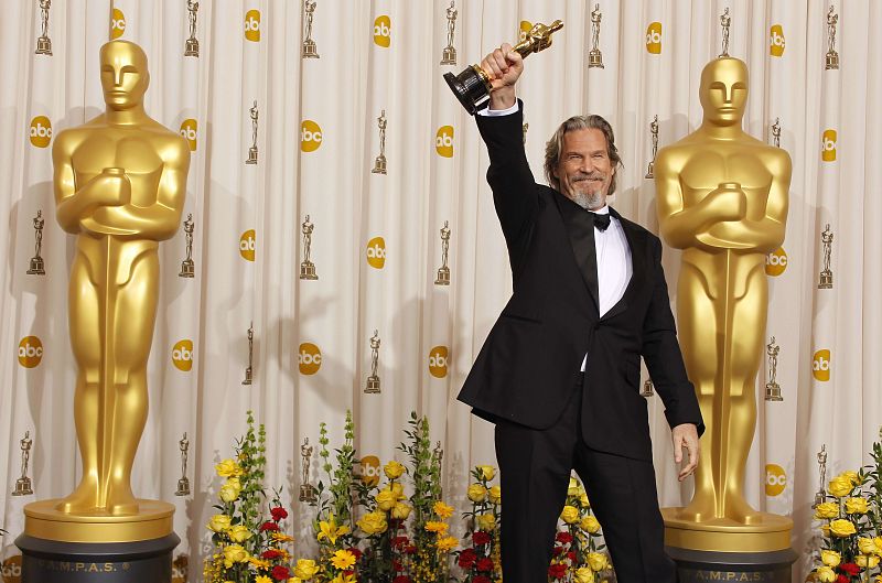 Best actor winner Jeff Bridges for the film Crazy Heart displays his Oscar at the 82nd Academy Awards in Hollywood