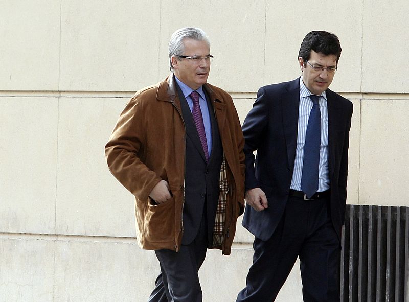 Spanish judge Garzon walks towards the entrance of the High Court in Madrid