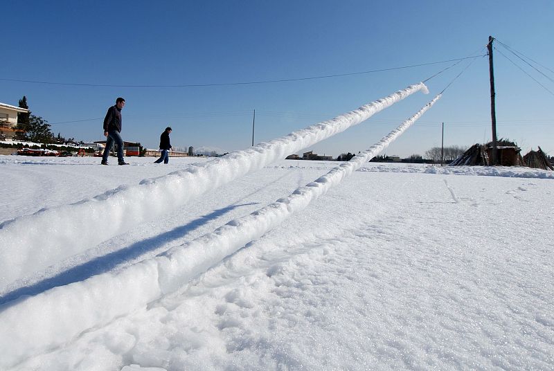 Tendido telefónico caído en Torroella de Fluviá (Girona)