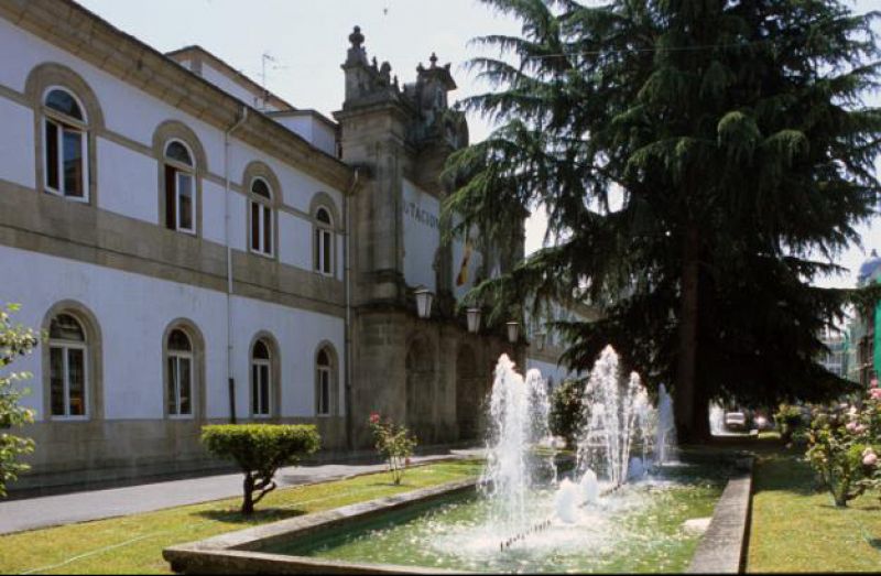 Palacio de San Marcos. Se empezó a construir en el año 1866 para albergar el hospital provincial. Actualmente es la sede de la Diputación Provincial.