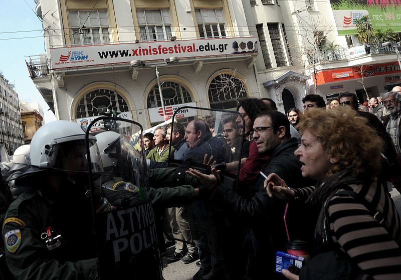 Durante la manifestación se han vivido momentos muy tensos por los enfrentamientos entre policías y manifestantes.