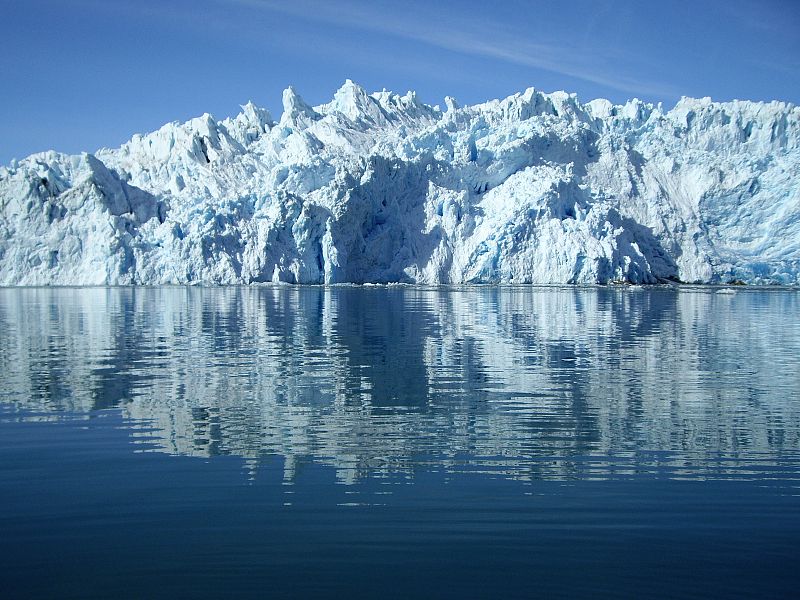 Fotografía de Ángel Navarro Gómez que muestra una montaña de hielo en el Polo Norte