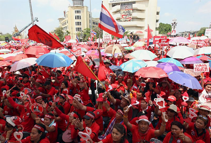 DETRACTORES DEL GOBIERNO EXIGEN EN LAS CALLES LA INMEDIATA DISOLUCIÓN DEL PARLAMENTO Y ELECCIONES ANTICIPADAS