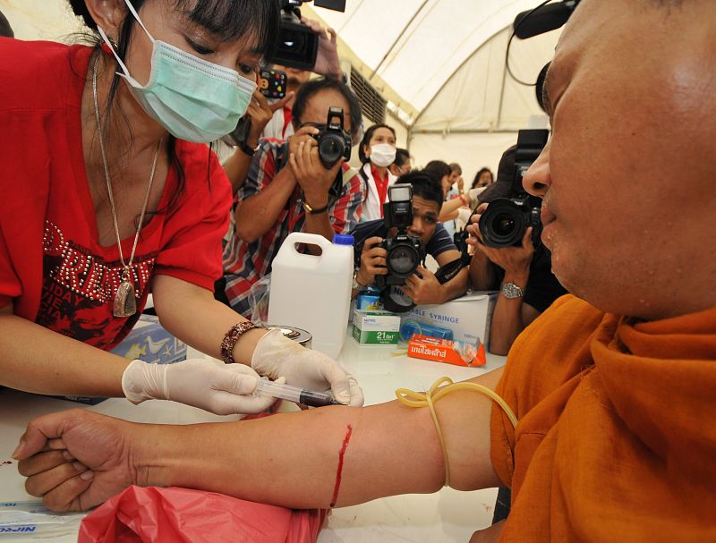 Los monjes budistas también han donado sangre