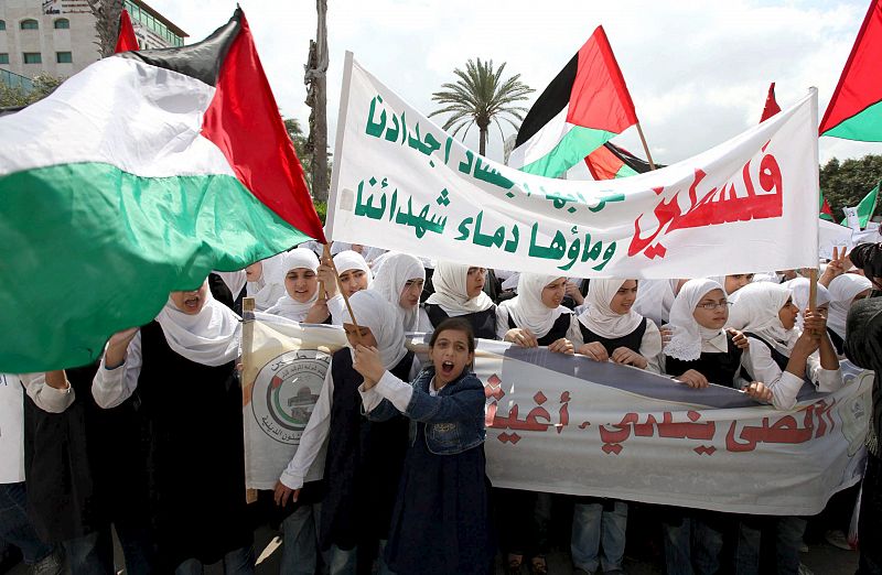 Las mujeres también se han manifesatdo para protestar por la inauguración de una histórica sinagoga en la ciudad vieja de Jerusalén