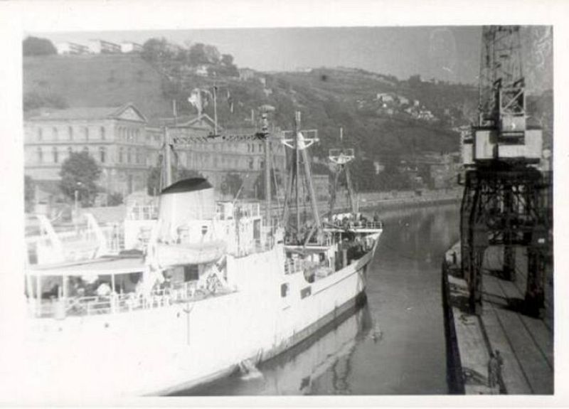 Un barco en los astilleros, año 1960