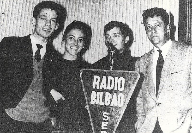 José María Íñigo en Radio Bilbao, emisora en la que debutó como locutor radiofónico.