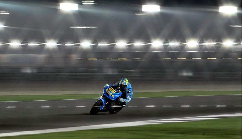 El italiano Loris Capirossi, piloto del equipo Rizla Suzuki en la categoría Moto GP.