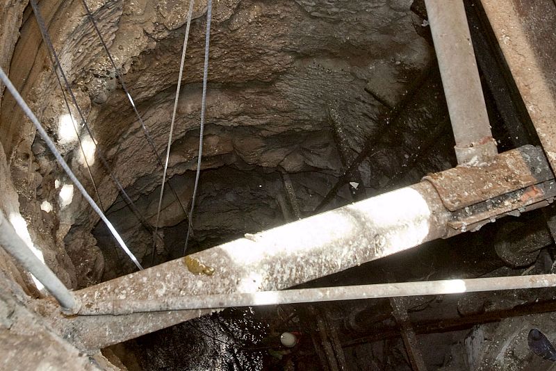 INICIADAS LAS TAREAS PARA EXTRAER RESTOS ÓSEOS EN EL POZO DONDE BUSCAN A SARA