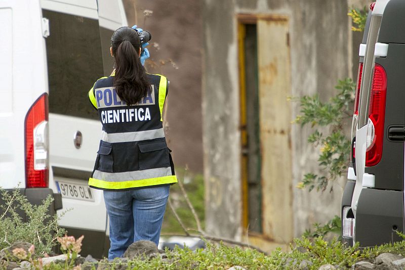 INICIADAS LAS TAREAS PARA EXTRAER RESTOS ÓSEOS EN EL POZO DONDE BUSCAN A SARA