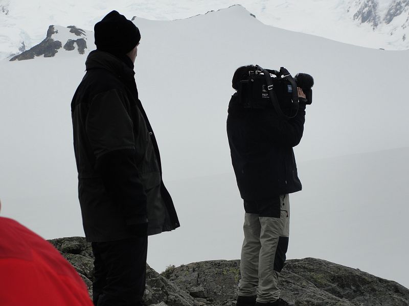 Junto al refugio de montaña del glaciar