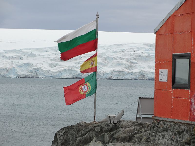 Base búlgara sobre la bahía