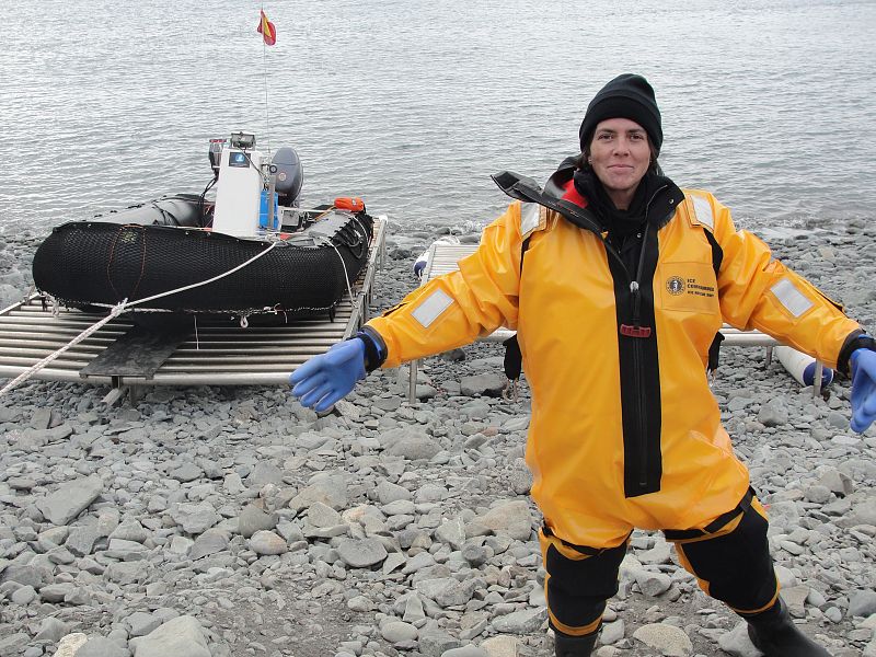 Con el traje de supervivencia