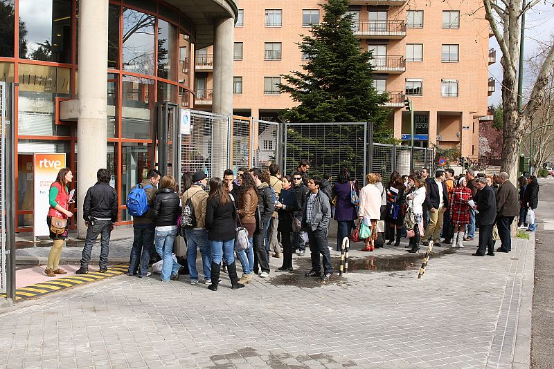 Los primeros candidatos han entrado a los estudios Buñuel a las 9.30 horas.