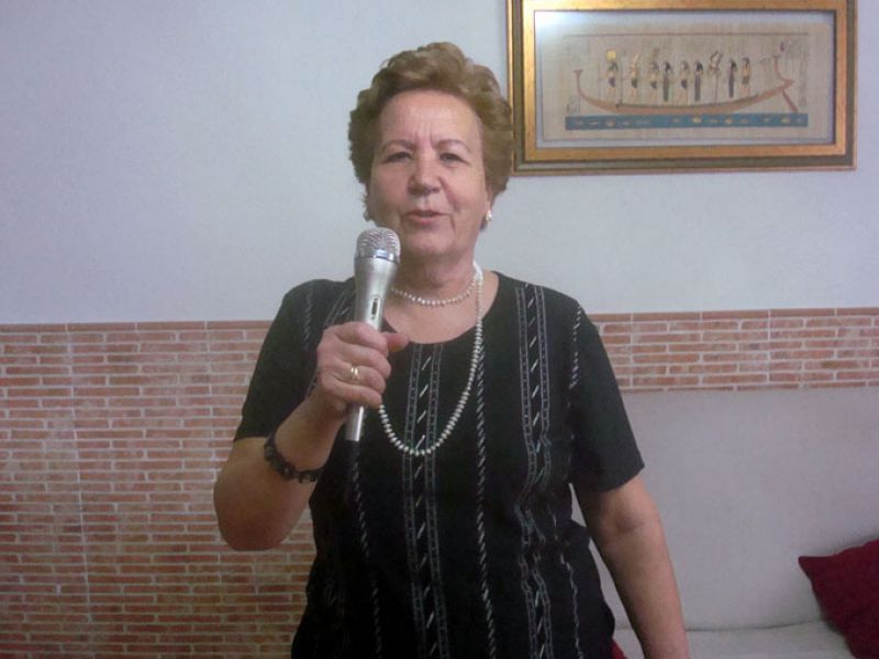 La abuela María, cantando "María de la O"