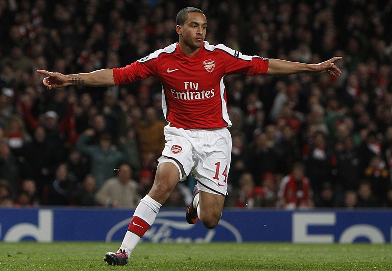 Walcott celebra el primer tanto del Arsenal.