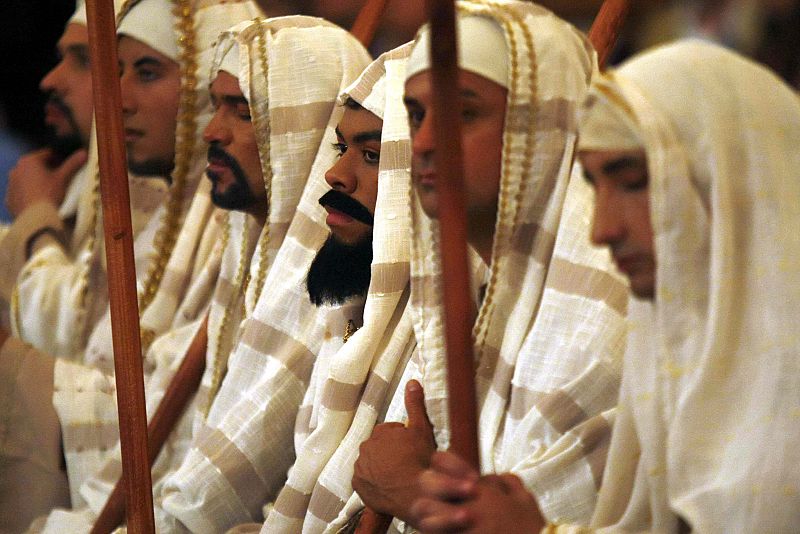 Feligreses participan hoy, jueves 1 de abril de 2010, en la misa vespertina en la catedral de San José (Costa Rica), como parte de las celebraciones de Semana Santa.