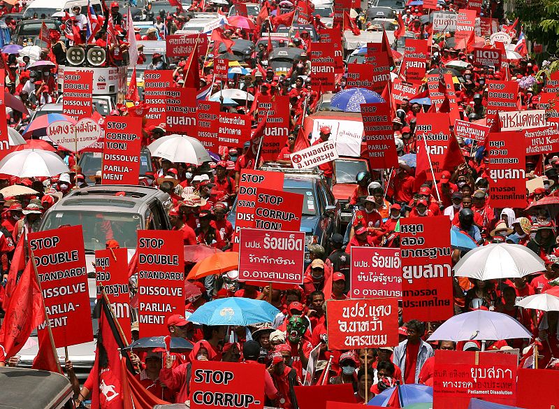 MILES DE TAILANDESES PARALIZAN BANGKOK EN NUEVA MANIFESTACIÓN