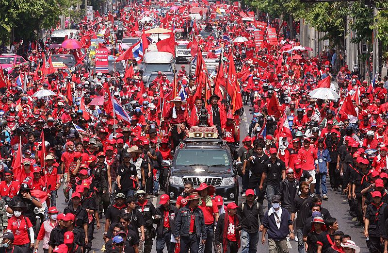 MILES DE TAILANDESES PARALIZAN BANGKOK EN NUEVA MANIFESTACIÓN