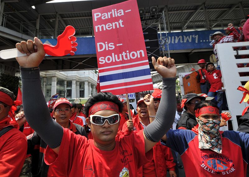 MILES DE TAILANDESES PARALIZAN BANGKOK EN NUEVA MANIFESTACIÓN