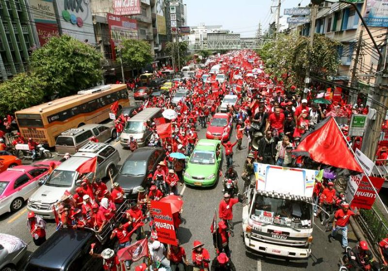 MILES DE TAILANDESES PARALIZAN BANGKOK EN NUEVA MANIFESTACIÓN