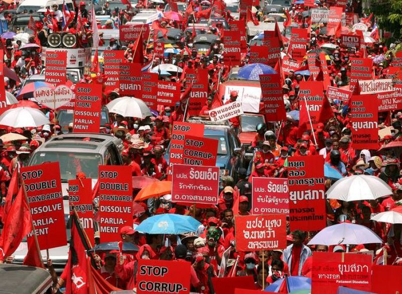 MILES DE TAILANDESES PARALIZAN BANGKOK EN NUEVA MANIFESTACIÓN