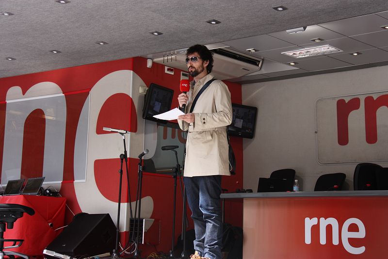 Toni Garrido, en el estudio móvil.