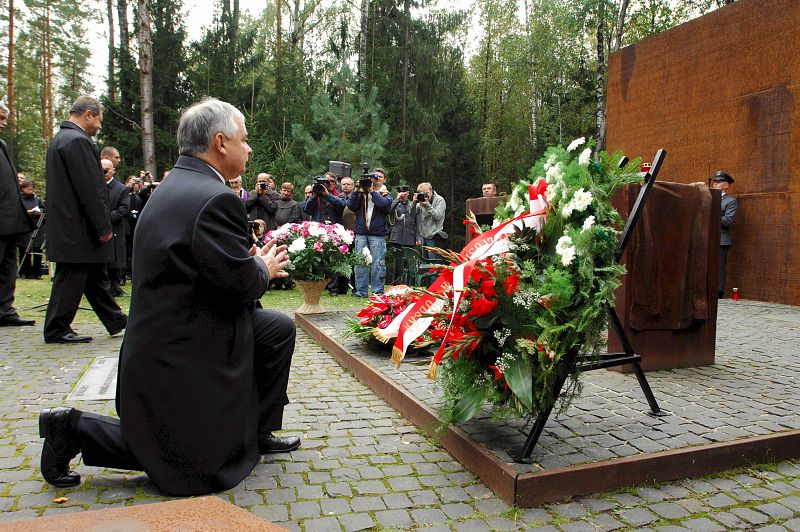 EL AVIÓN DEL PRESIDENTE POLACO SE ESTRELLA EN RUSIA