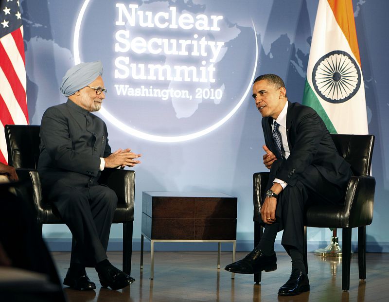 Obama también se ha reunido con el enemigo acérrimo de Pakistán, la India. Ha estado con su primer ministro, Manmohan Sigh.